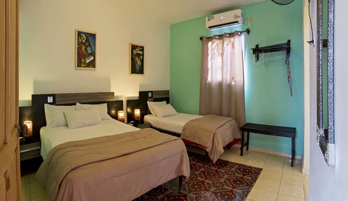 Habitación básica con 1 cama doble o 2 individuales