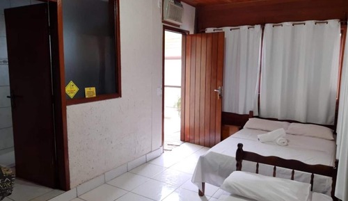 Habitación triple, vistas a la piscina