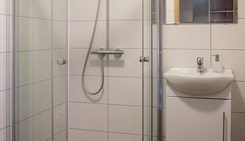 Habitación con 1 cama doble o 2 individuales, baño privado