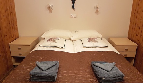 Habitación con 1 cama doble o 2 individuales, baño privado