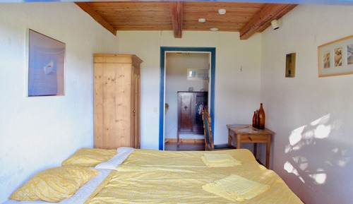 Habitación con 2 camas individuales, 2 camas individuales, baño compartido