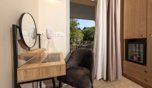 Habitación superior, 1 cama de matrimonio, balcón, vistas al jardín