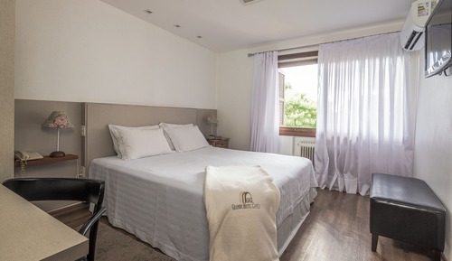 Habitación estándar con 1 cama doble o 2 individuales