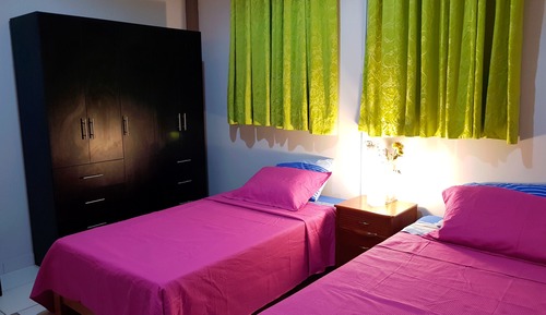Habitación con 2 camas individuales