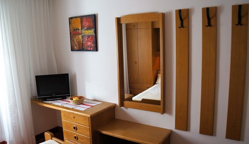 Habitación económica doble, 1 cama doble, no fumadores, junto a la montaña