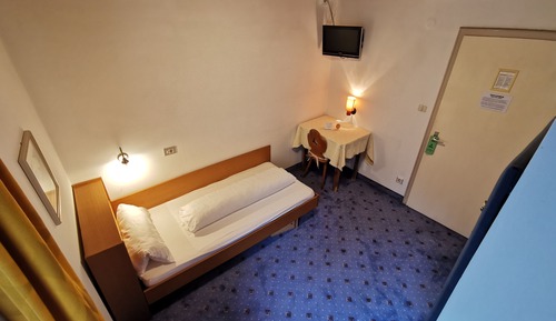 Habitación individual económica, 1 cama individual, no fumadores, junto a la montaña