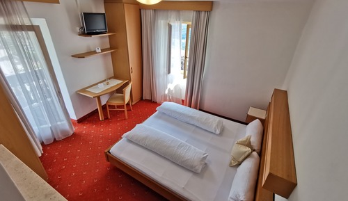 Habitación estándar doble, 1 cama de matrimonio, balcón, vistas a la ciudad