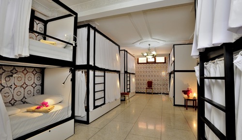 Dormitorio compartido superior, 2 baños (Jasmin Dorm)