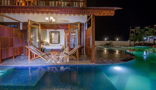 Habitación Premier doble, 1 cama de matrimonio grande, fumadores, vistas a la piscina