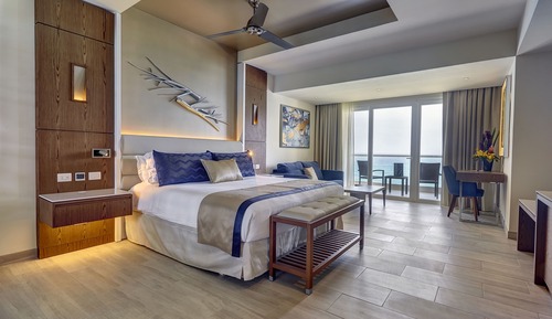 Luxury Junior Suite Ocean Front Diamond Club