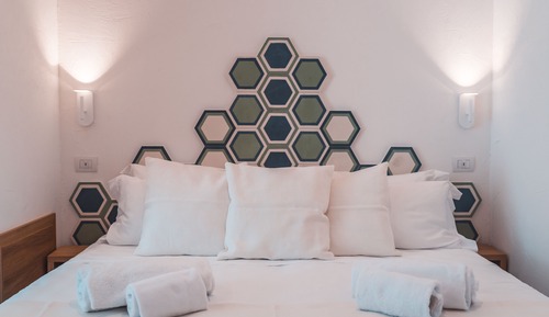 Suite de diseño, 1 cama de matrimonio grande, vistas al jardín, en la zona del patio