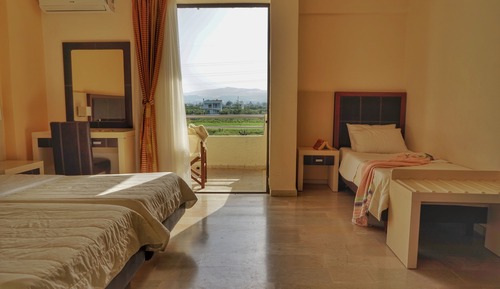 Habitación triple estándar, vistas al jardín