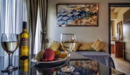 Suite junior, vistas parciales al mar