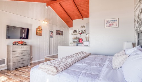 Habitación estándar, 1 cama de matrimonio grande, cocina básica, vistas parciales al mar