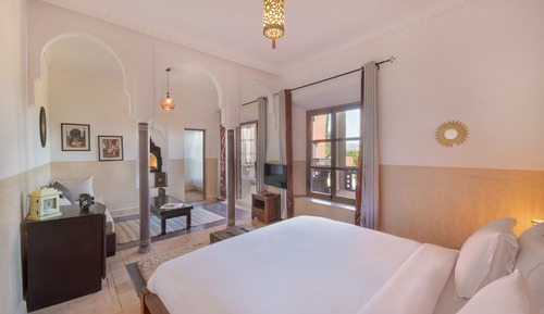 Suite junior, 1 cama de matrimonio grande, balcón, vistas a la montaña