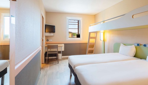 Habitación triple, varias camas