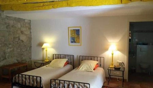 Habitación (Jaune)