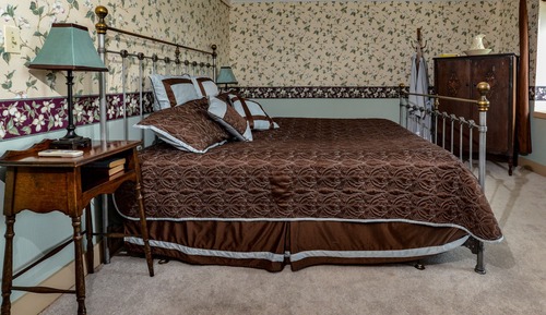 Double Room (Dogwood)