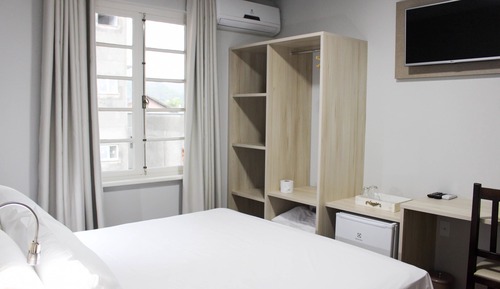 Habitación estándar con 1 cama doble o 2 individuales