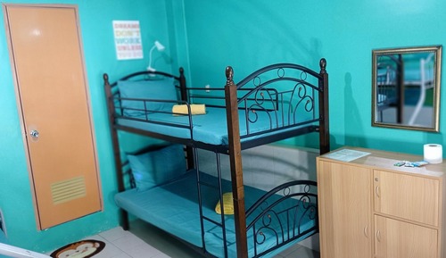 Habitación económica, varias camas, patio