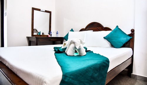 Habitación estándar doble, 1 cama de matrimonio, vistas a la ciudad