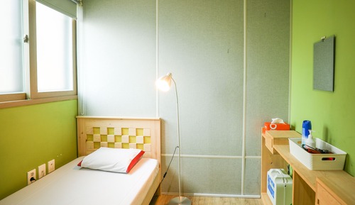 Standard Single Room, Shared Bathroom (407)