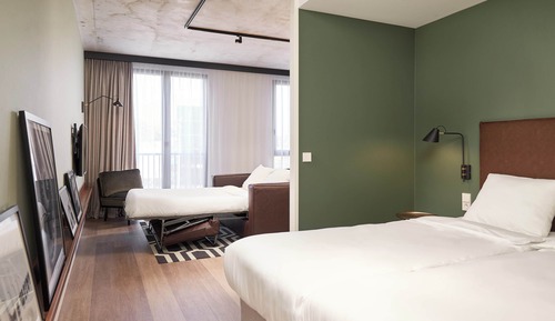 Urban Triple Room
