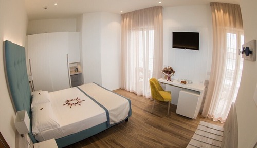 Habitación Confort con 1 cama doble o 2 individuales