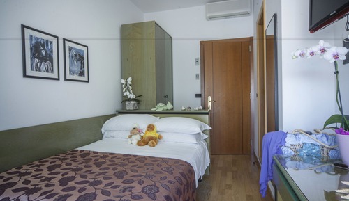 Habitación Confort con 1 cama doble o 2 individuales, 1 habitación, balcón, vistas al mar