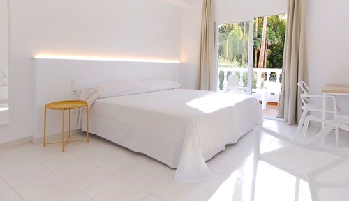 Habitación con 1 cama doble o 2 individuales (3 Adults)