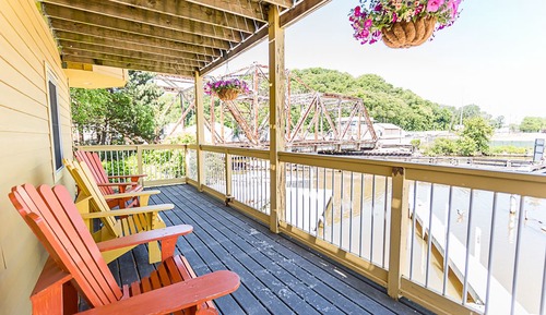 Suite (4 W/Private Deck)
