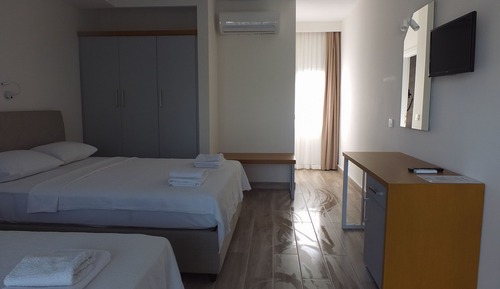 Habitación triple Confort, terraza, vistas al mar