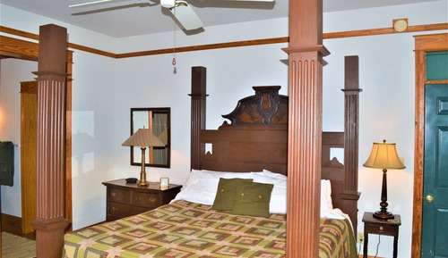 Habitación individual tradicional, 1 cama de matrimonio grande, baño privado, vistas al jardín