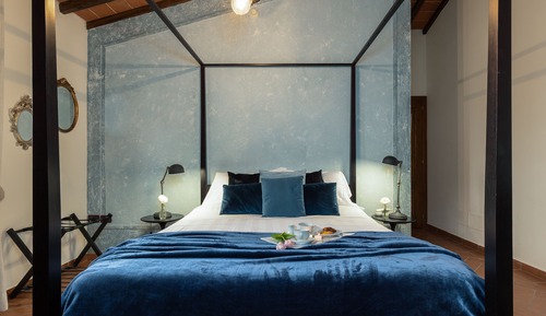 Habitación doble superior, 1 cama de matrimonio, vistas a la colina, en una planta alta