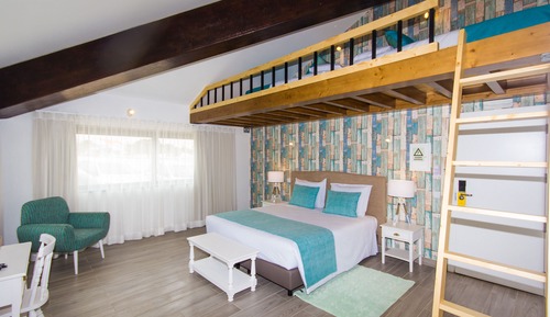 Habitación con 1 cama doble o 2 individuales, entresuelo