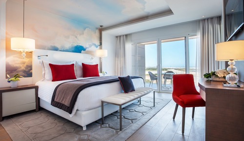 Habitación ejecutiva, 1 cama de matrimonio grande, vistas parciales al mar