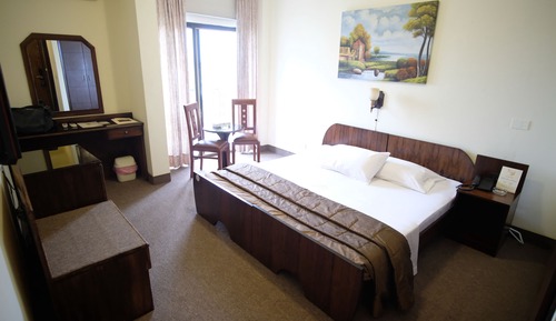 Habitación estándar con 1 cama doble o 2 individuales