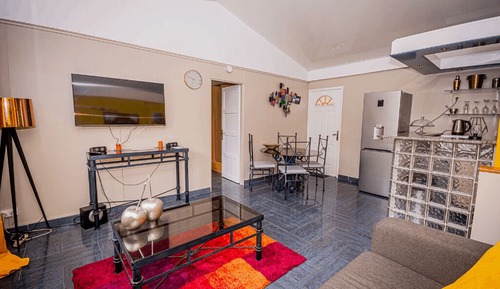 Appartement Deluxe ( Maracudja), 1 très grand lit et 1 canapé-lit, terrasse, côté jardin