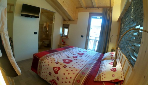 Habitación económica con 1 cama doble o 2 individuales, balcón