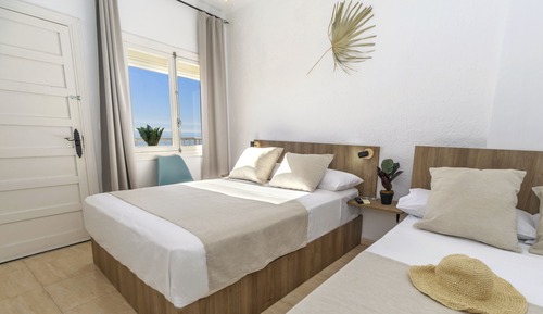 Habitación triple superior, vistas a la playa