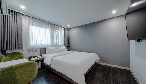 Premier Room