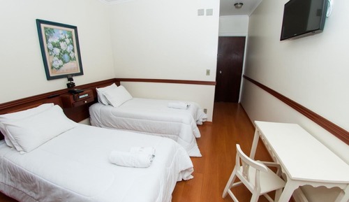 Habitación básica con 1 cama doble o 2 individuales, 1 cama doble