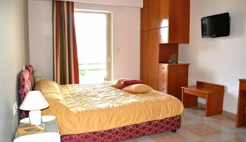 Habitación superior con 1 cama doble o 2 individuales, vistas al mar