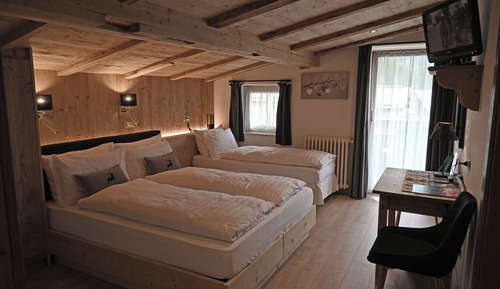 Habitación triple, balcón, vistas a la montaña