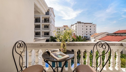 King Suite, Pool View