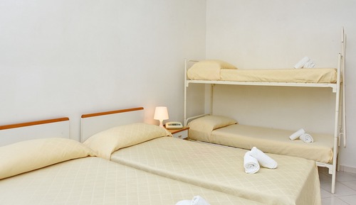 Habitación cuádruple económica