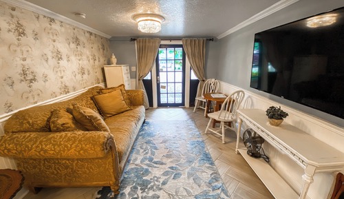 Estudio (Charming and Chic)
