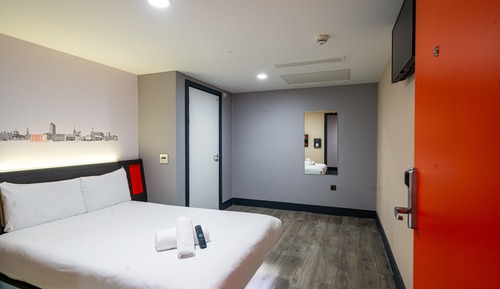 Habitación doble, accesible para personas con discapacidad, sin ventanas
