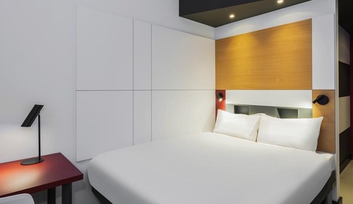 Habitación, varias camas