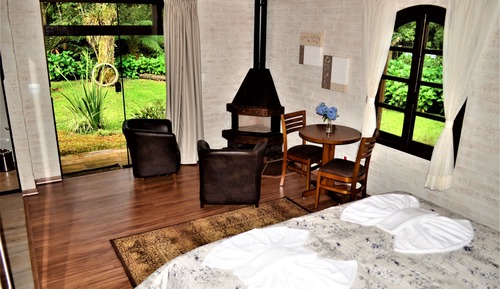 Suite de diseño, 1 cama de matrimonio grande, bañera de hidromasaje, en la zona del jardín